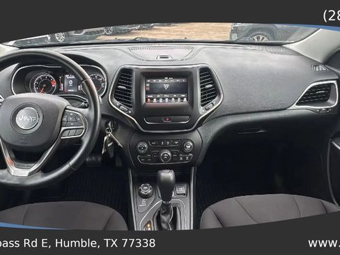 Used 2020 Jeep Cherokee Latitude w/ Cold Weather Group AWD/4WD image 8
