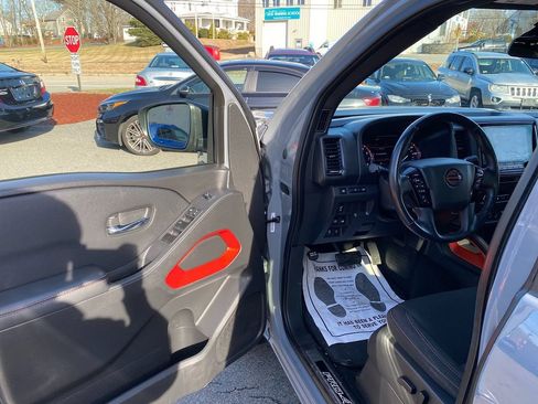 Used 2023 Nissan Frontier PRO-4X w/ Technology Package image 8