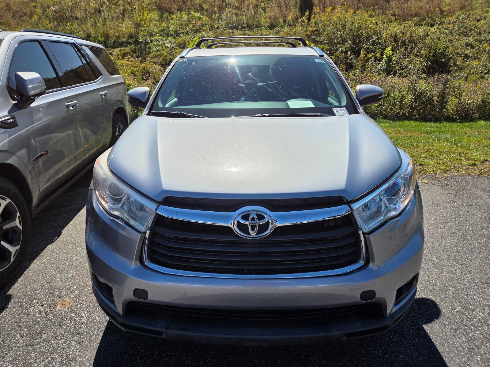 Used 2016 Toyota Highlander XLE AWD/4WD image 2