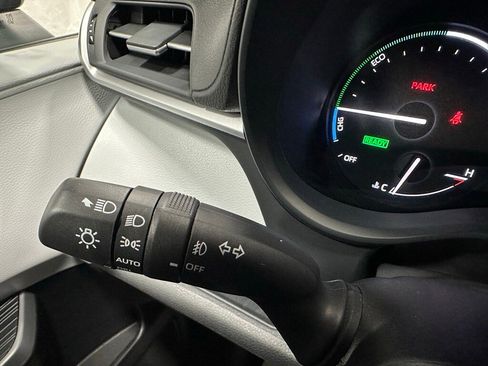 Used 2025 Toyota Sienna XLE image 22