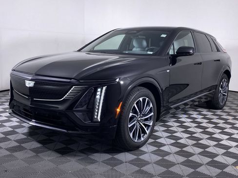 Certified 2024 Cadillac Lyriq Sport w/ LPO, Floor Liner Package AWD/4WD image 17