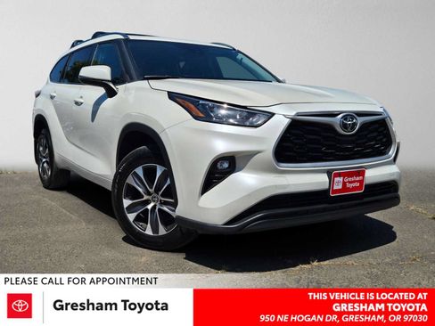 Used 2020 Toyota Highlander XLE AWD/4WD image 1