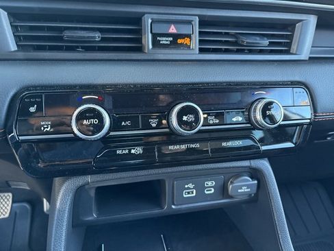 Used 2025 Honda Pilot TrailSport image 31