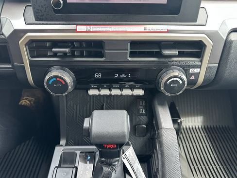 Used 2026 Toyota Tacoma TRD Off-Road AWD/4WD image 17