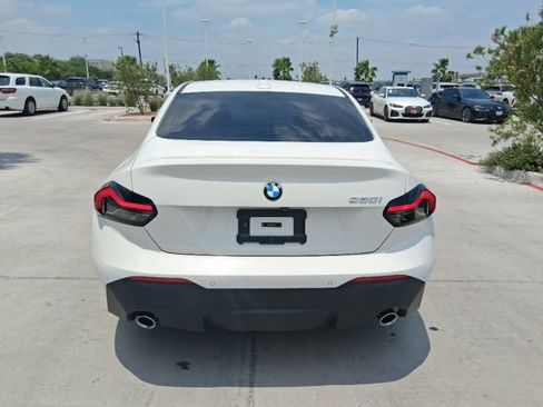 Used 2025 BMW 230i Coupe w/ Convenience Package RWD image 5