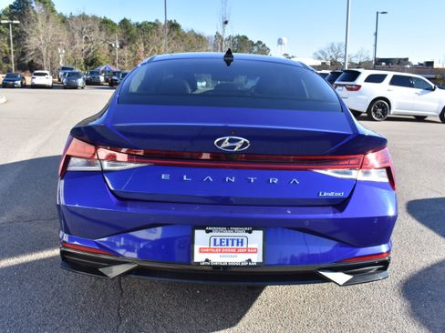 Used 2022 Hyundai Elantra Limited w/ Cargo Package image 8