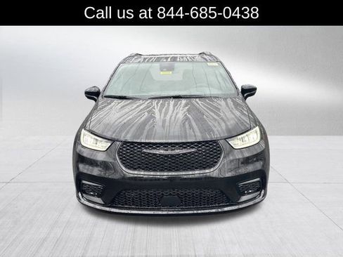 New 2026 Chrysler Pacifica Limited image 2