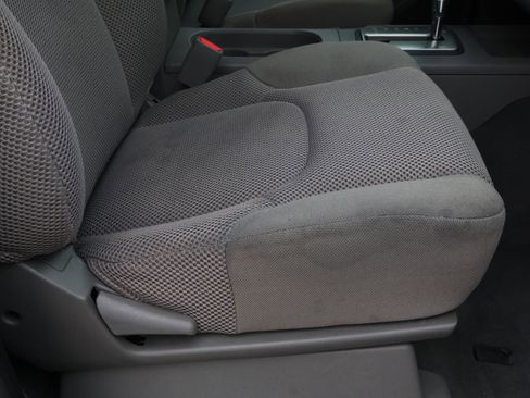 Used 2019 Nissan Frontier SV image 16