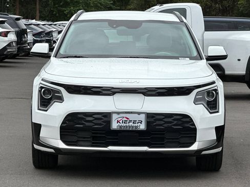 Certified 2023 Kia Niro Wind w/ Wind Preserve Package FWD image 9