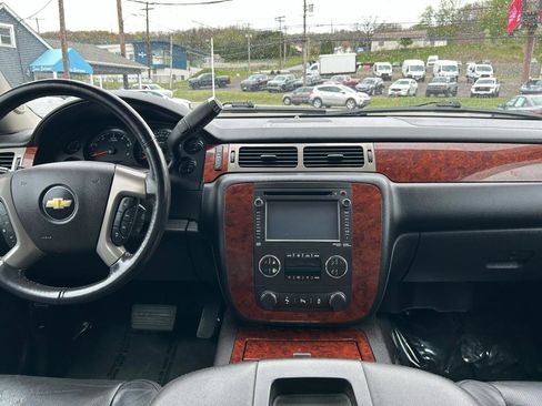 Used 2013 Chevrolet Suburban LTZ AWD/4WD image 27