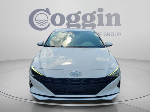 Certified 2023 Hyundai Elantra SE w/ Cargo Package FWD image 5