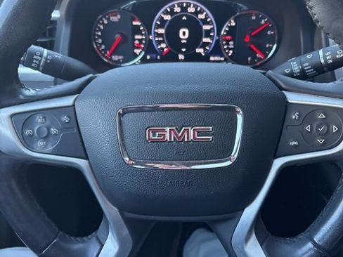 Used 2020 GMC Acadia SLT w/ Driver Alert Package II image 8