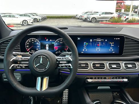 Used 2024 Mercedes-Benz GLS 580 4MATIC image 17