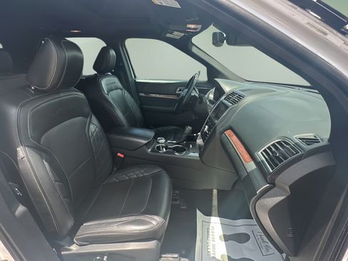 Used 2018 Ford Explorer Platinum AWD/4WD image 16