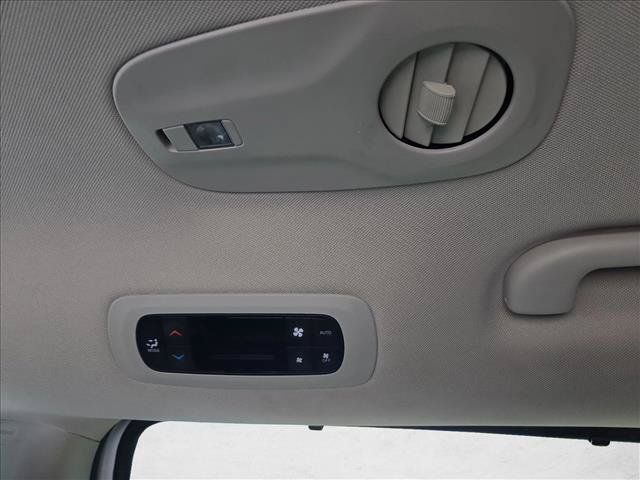 Used 2024 Chrysler Pacifica Touring-L FWD image 16