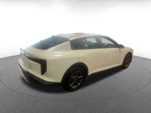 Used 2025 Kia K4 LXS image 14