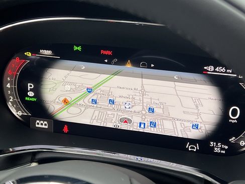 Used 2025 Bentley Flying Spur Plug-In Hybrid image 28