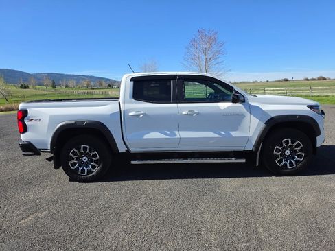 Used 2024 Chevrolet Colorado Z71 w/ Z71 Convenience Package 2 AWD/4WD image 4