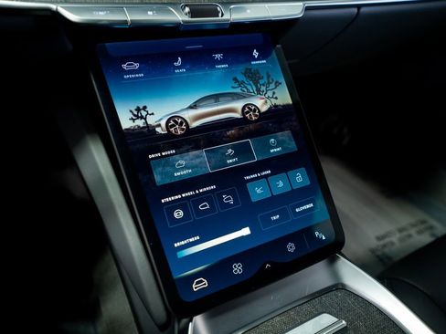 Used 2024 Lucid Air Pure RWD image 40