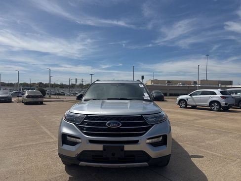 Used 2020 Ford Explorer XLT w/ Equipment Group 202A image 5