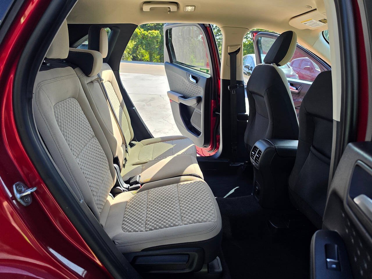 Used 2020 Ford Escape SE FWD image 28