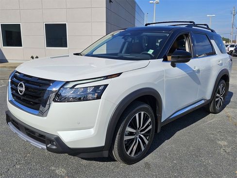 New 2025 Nissan Pathfinder Platinum image 15