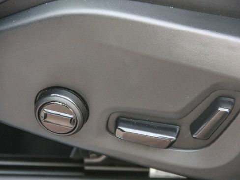 Certified 2025 Volvo XC90 B6 Core w/ Climate Package image 21