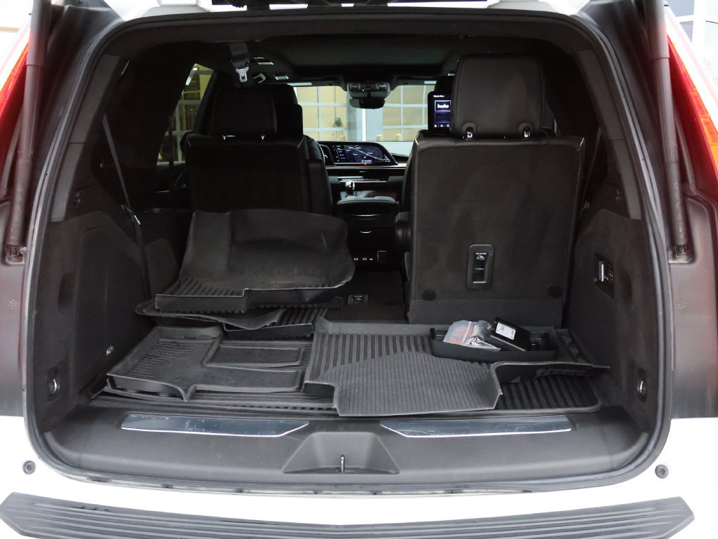 Used 2023 Cadillac Escalade Sport Platinum w/ Heavy-Duty Trailer Package AWD/4WD image 19