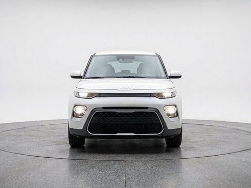 Used 2025 Kia Soul LX w/ LX Technology Package FWD image 2