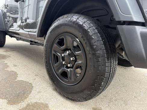 Used 2025 Jeep Wrangler Sport image 12