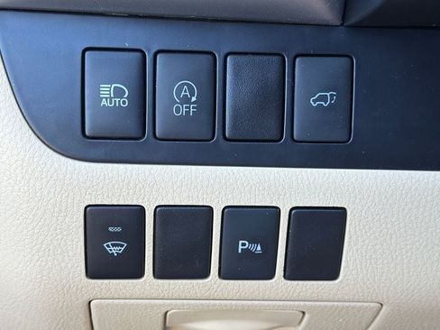 Used 2018 Toyota Highlander Limited FWD image 24