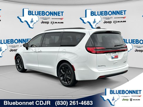 New 2026 Chrysler Pacifica Limited w/ S Appearance Package FWD image 7