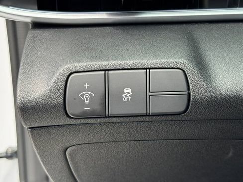 Used 2024 Hyundai Elantra SEL w/ Convenience Package image 32