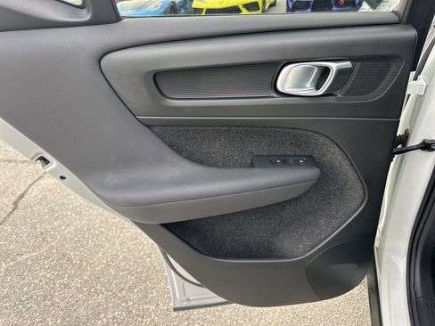 Used 2025 Volvo XC40 B5 Plus image 29