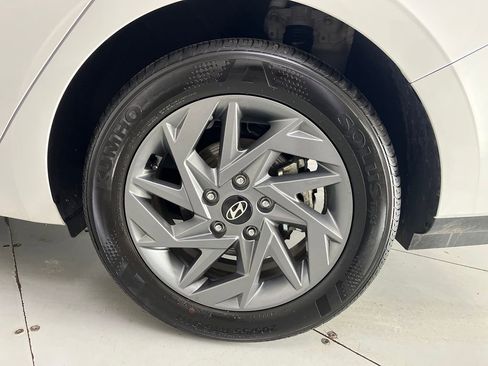 Used 2025 Hyundai Elantra Hybrid FWD image 15