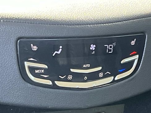 Used 2020 Cadillac Escalade Luxury AWD/4WD image 18