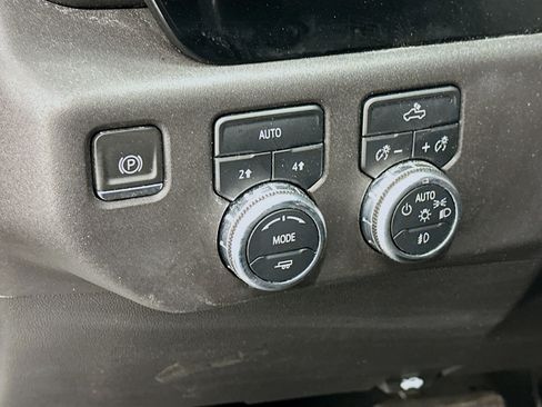 Used 2024 GMC Sierra 1500 Elevation image 17