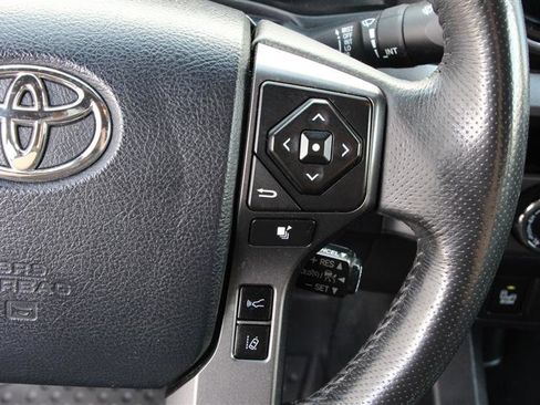 Used 2018 Toyota Tacoma TRD Sport w/ Technology Package AWD/4WD image 25