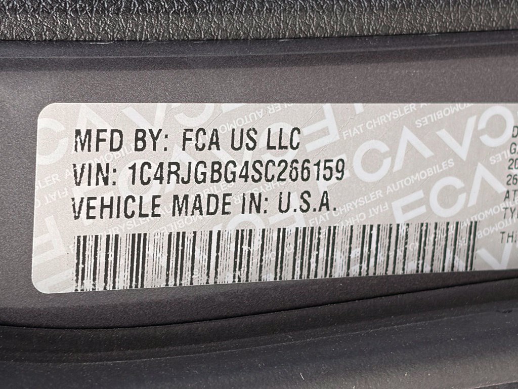 Used 2025 Jeep Grand Cherokee Limited w/ Black Appearance Package RWD image 19