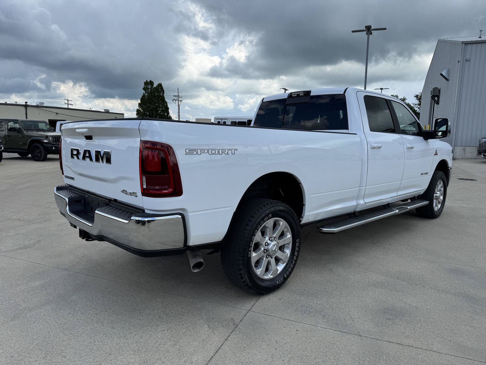 Used 2025 RAM 3500 Laramie w/ Sport Appearance Package AWD/4WD image 41