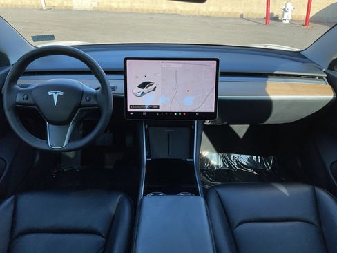 Used 2019 Tesla Model 3 Mid Range image 15