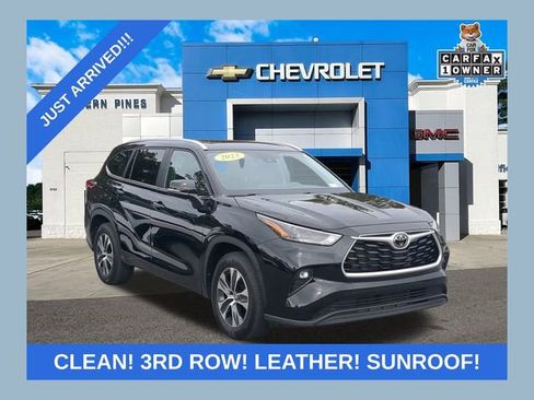 Used 2023 Toyota Highlander XLE image 1