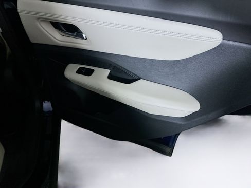 Used 2023 Nissan Ariya FWD image 28