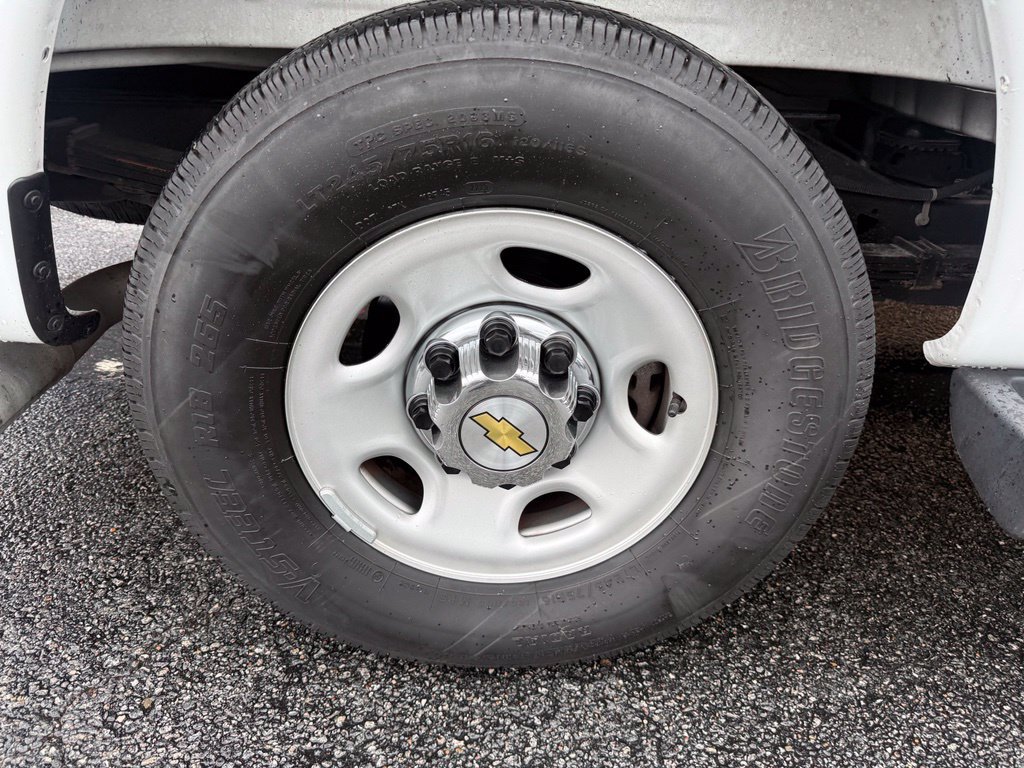 Used 2025 Chevrolet Express 3500 LT w/ LT Preferred Equipment Group RWD image 29