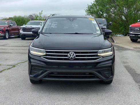 Used 2022 Volkswagen Tiguan SE w/ Panoramic Sunroof Package image 2