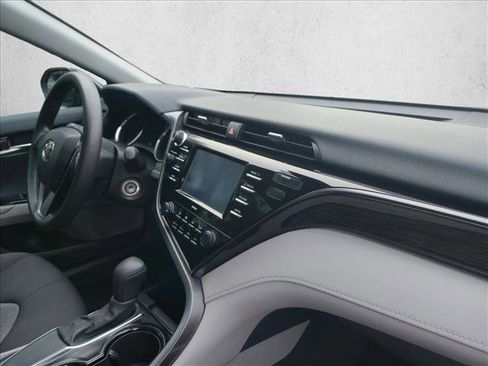 Used 2020 Toyota Camry LE image 19