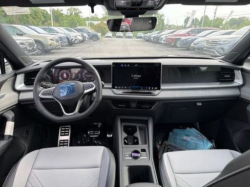 New 2026 Volkswagen Tiguan SE R-Line AWD/4WD image 5