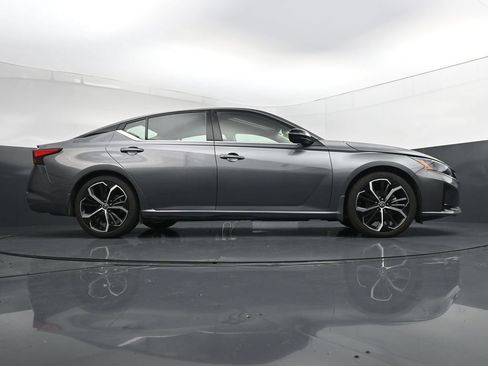 Used 2023 Nissan Altima 2.5 SR FWD image 30