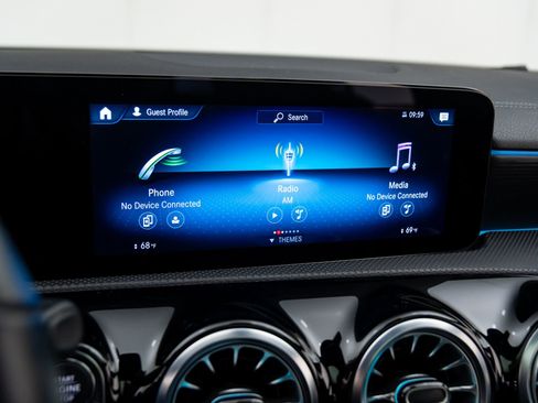 Used 2023 Mercedes-Benz CLA 250 4MATIC image 25