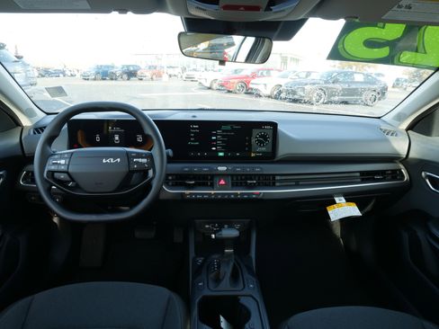 New 2025 Kia K4 LXS image 18